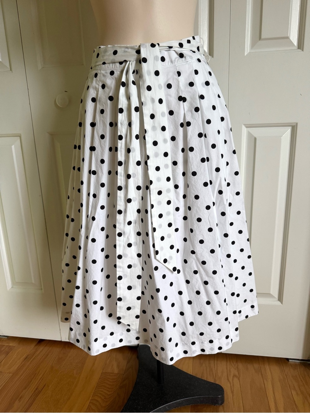 Talbots White Midi Skirt with Black Polka Dots and Tie Waist 6 EUC